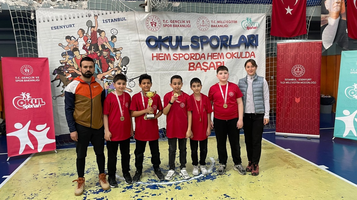 Masa Tenisi Turnuvasında Birinci Olduk (Ortaokul)
